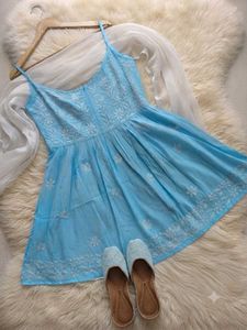 Sleevless Chikankari Short Gown