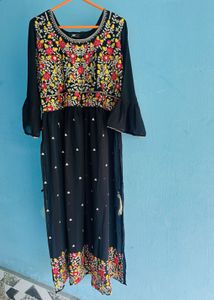 Elegant Black Kurta Set with Floral Embroidery