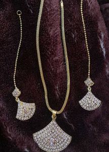 Sparkling Gold-toned Jewelry Set