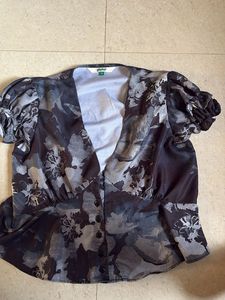 Floral Print V-Neck Button-Up Blouse