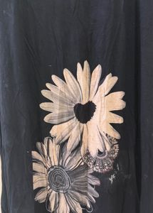 Cute Daisy Print Black T-Shirt
