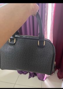 Authentic Guess Satchel Bag With Freebie ba❤️