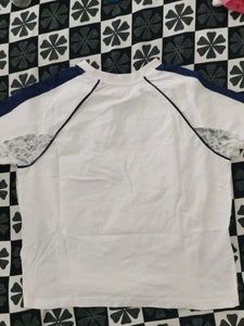 Salee!!White T-shirt with Lace Detail