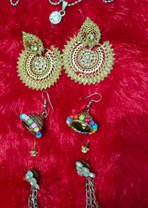 4 Set Earrings+1locket Combo