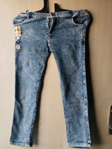 Stylish Acid Wash Jeans with Embellishments