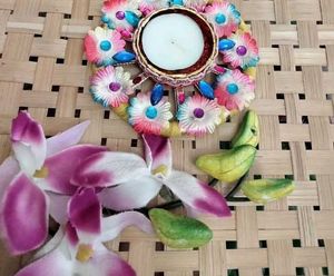 Festive T-light Candle Holder