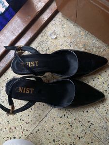 Chic Black Patent Slingback Heels