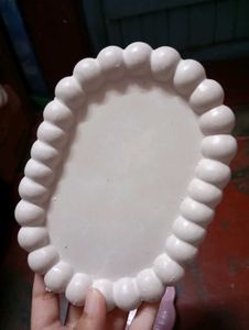 This is a whte oval bubble tray.....