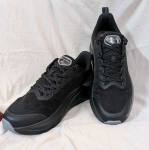 Mens Black Sneakers  Size 7🌟