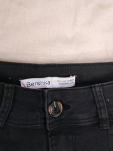 Black Wide LeggedJeans(Bershka)(EUR34)(UK02)(26)High Waist
