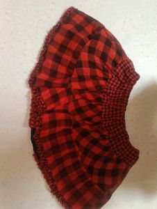 red and black checkboard print skirt M size