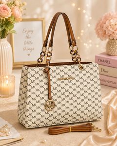 Michael Kors MK Signature Tote