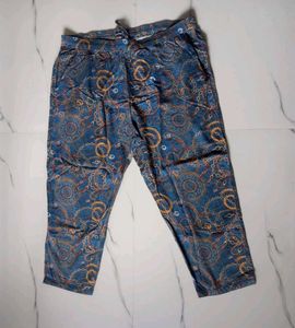 guniaa 7xl  Printed Cropped Pants