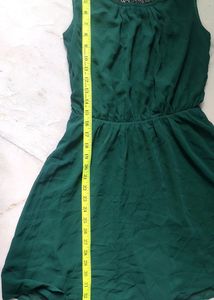 💥PRICE DROPPED 👩‍🏭👩‍🏭Bottle Green Color  Dres