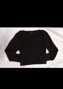 Stylish Knitted Top with Floral Embellishments