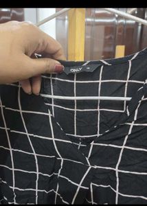 🇮🇳Freedom Sale🇮🇳ONLY Black &amp; White Grid Top
