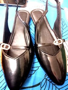 NEW Unused Beautiful Black Sandals 😍😍