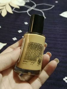 Elle 18 Lasting Glow Foundation
