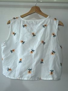 AAHWAN White Floral Sleeveless Crop Top (L)