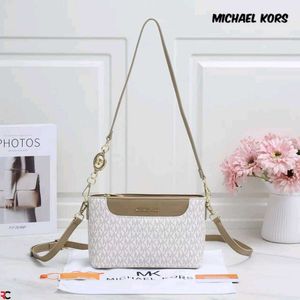 MICHAEL KORS* *JET SET MEDIUM SIGNATURE LOGO WD bo