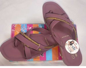 Stylish Embellished Flip Flops saindel