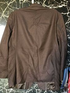 Classic Brown Blazer - Perfect for any Occasion