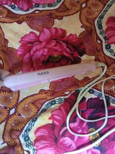 Mini hair straightner.. too small.