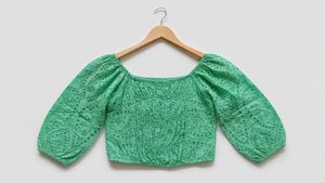 Green Eyelet Off-Shoulder Crop Top 💚