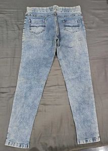 Light Blue Acid-Wash Jeans – Slim Fit