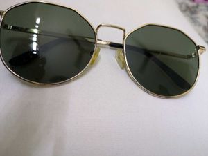 Sun Glass With Golden Frame