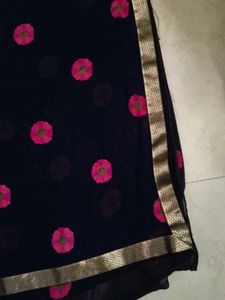 Navy Blue &amp; Pink Floral Print Saree