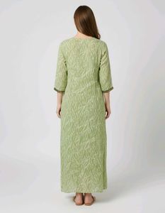 Elegant Green Embroidered Kurta+🎁