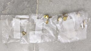 Set of 8 D-ring triangle hooks for hanging frames