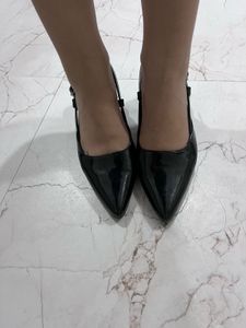 Chic Black Slingback Heels