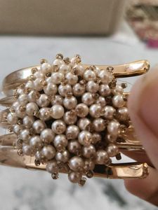 Elegant Pearl &amp; Gold Tone Bracelet