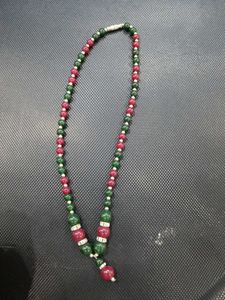 Red &amp; Green Beaded Necklace Set