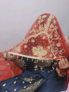 Stunning dulhan dupatta