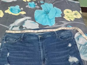 Trendy Ripped Cropped Jeans length 36