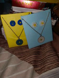 Assorted Jewellery Set 45 pc  freebies also