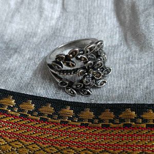Vintage Floral Ring