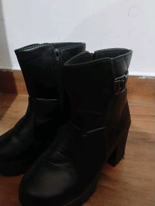 Chic Black Platform Boots