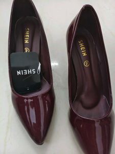 PUMP STYLE POINTED TOE CHERRY RED HEELS