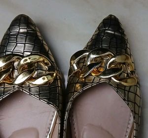Chic Chain Detail Pointed Flats
