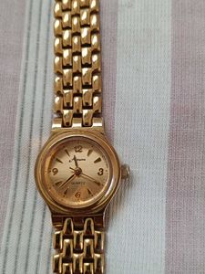 Elegant Gold-Tone Quartz Watch