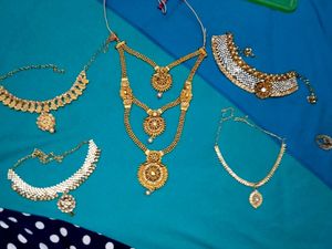Exquisite Gold Tone Jewelry Set