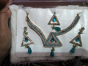 Turquoise Jewelry Set - Necklace & Earrings