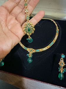Elegant Emerald & Gold Necklace Set