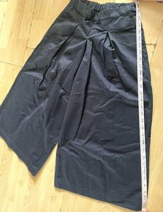 Elegant Navy Blue Wide-Leg Pleated Pants 💙✨