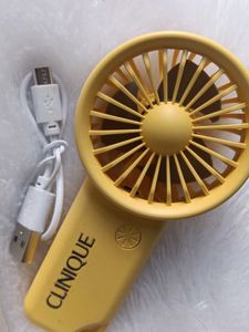 Clinique Yellow Mini USB Fan 💕♥️
