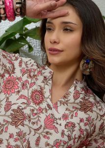 Chic Floral Print Kurta and Pant Set